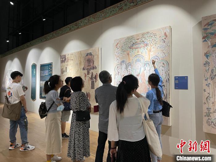 敦煌壁画艺术精品展亮相浙江 智能技术带来沉浸式体验